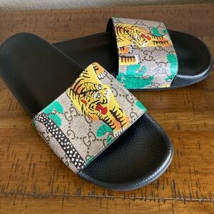 Tiger Interlocking G’s slides